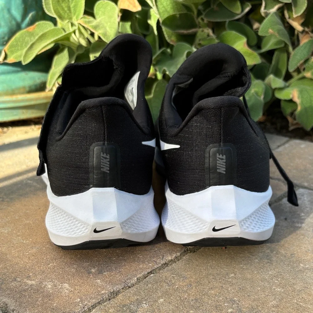 Nike Zoom‎ Pegasus FlyEase Black and White Athletic Shoes 13. Like new